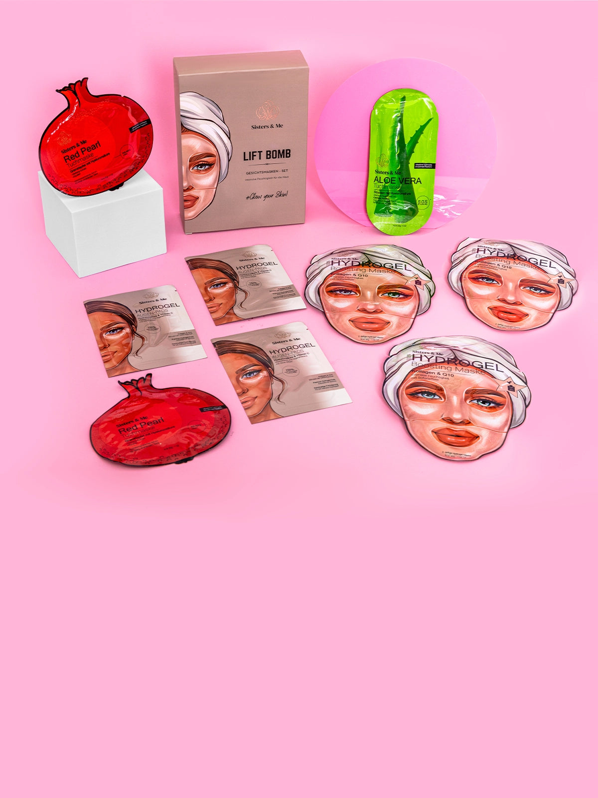 Sisters & Me Lift Bomb Lifting Set mit Gesichtsmasken und Augenpads, ausgelegte Produktpackungen vor rosa Hintergrund